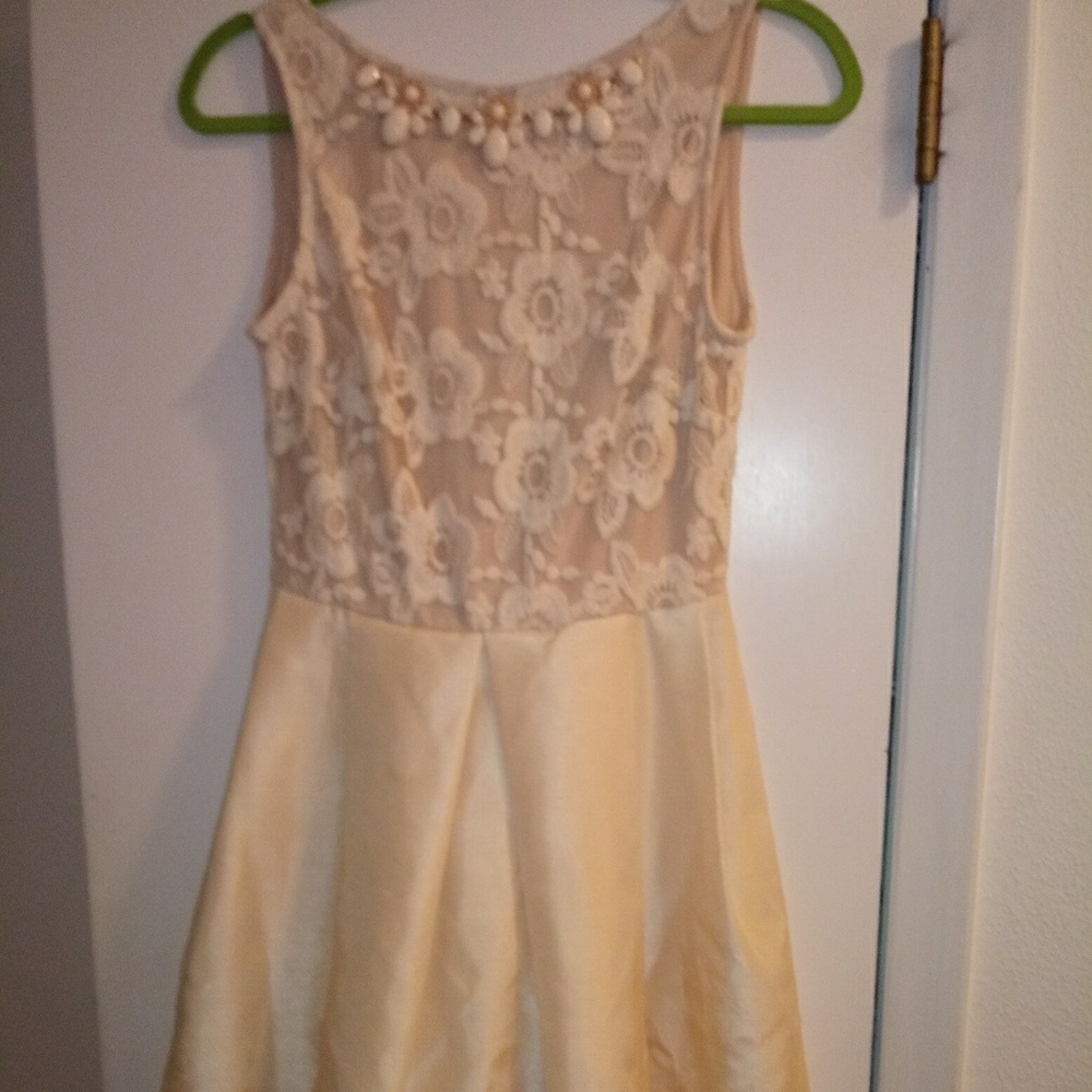 New Taylor dress size 4